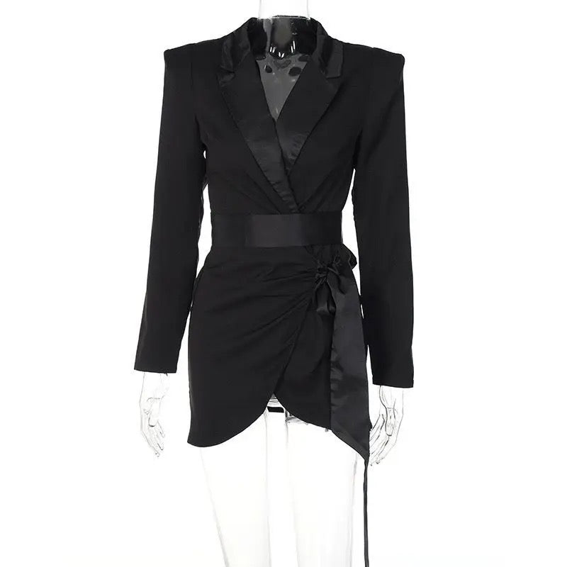 SACOU 'MALEFICENT' - Rochie tip sacou neagra cu cordon pentru talie