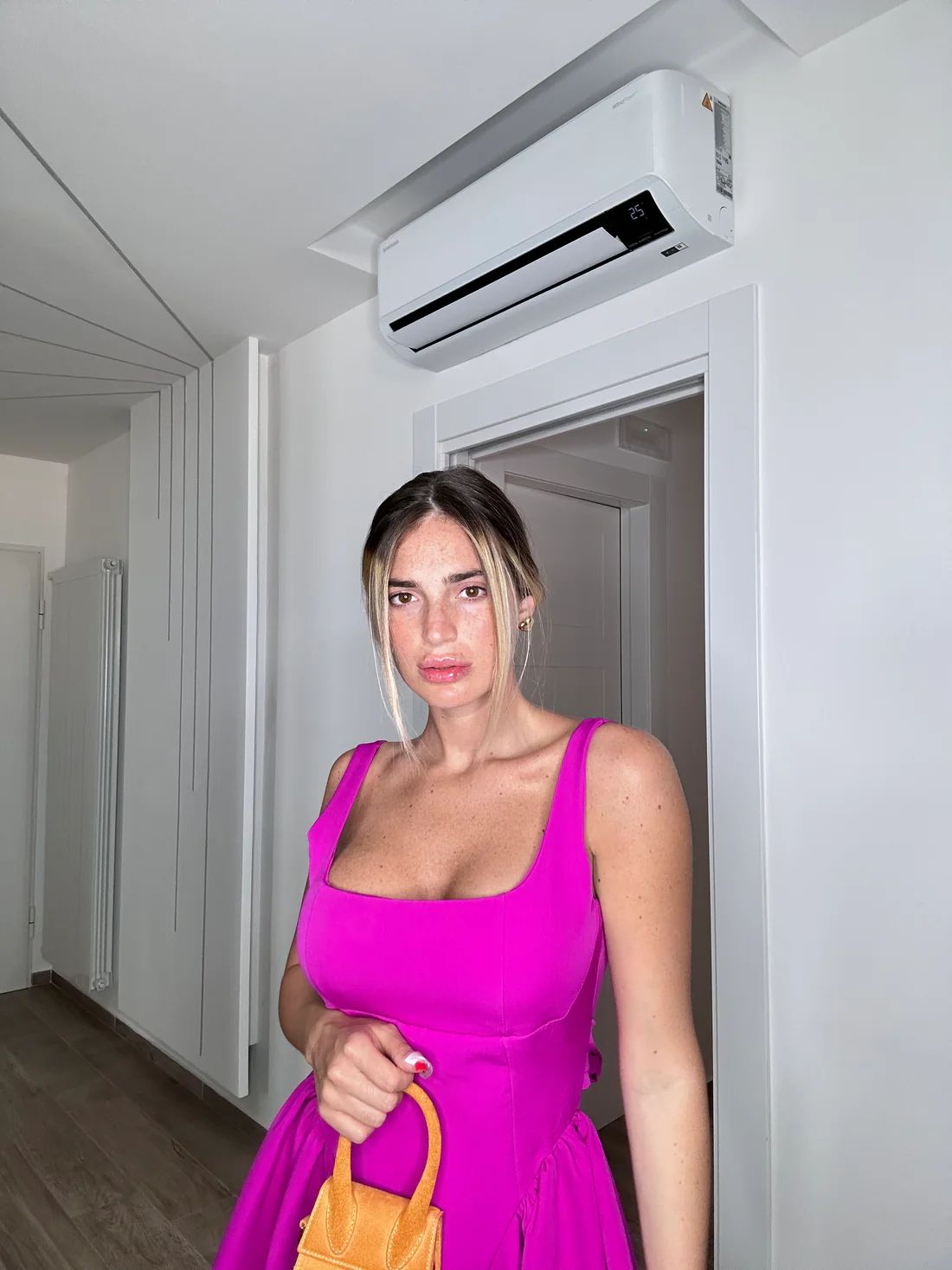 Rochie Fucsia 'Cute Angel' - Rochie scurta de ocazie fucsia cu spatele gol si detaliu cu fundita