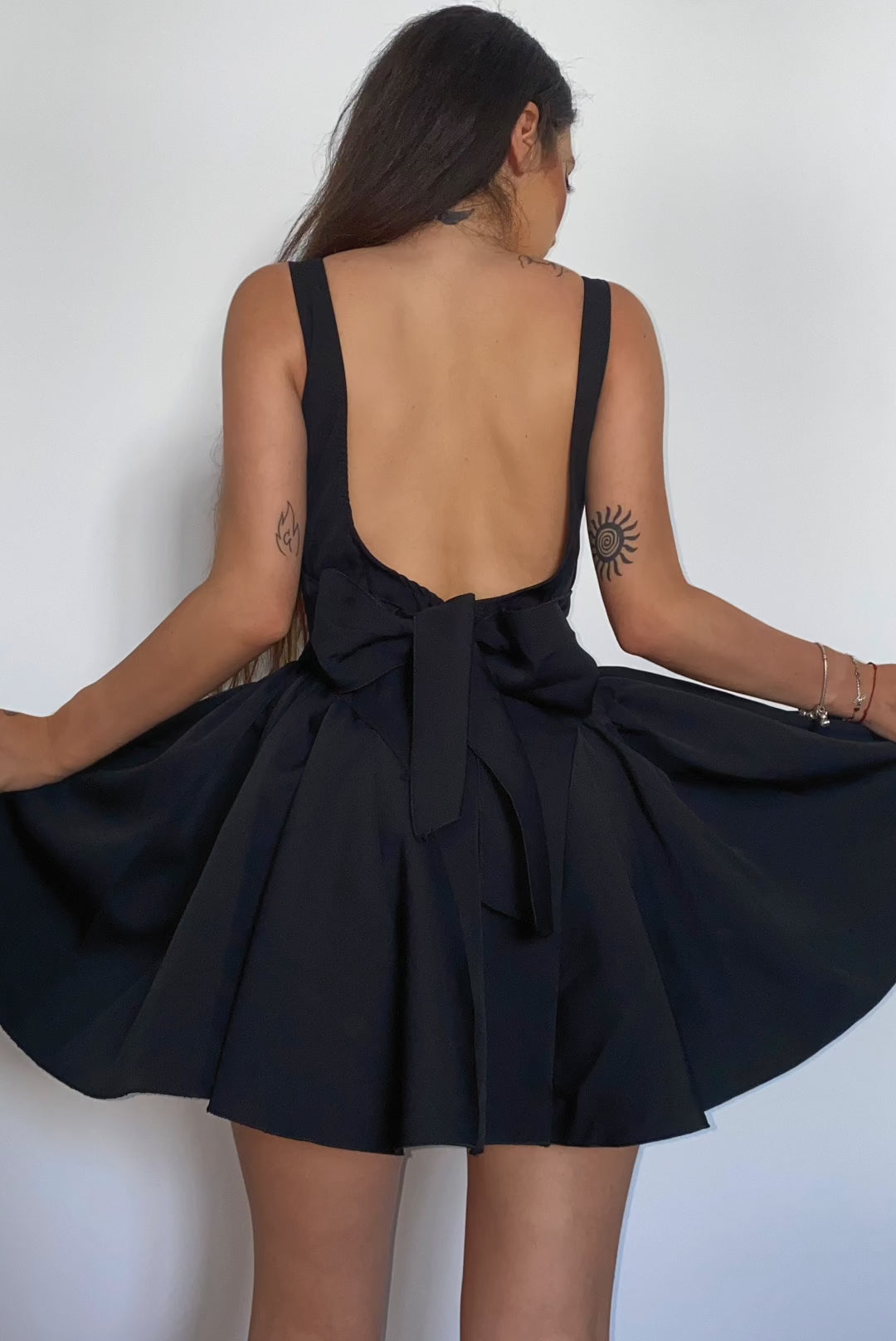 Rochie Neagra 'Cute Angel' - Rochie scurta de ocazie neagra cu spatele gol si detaliu cu fundita