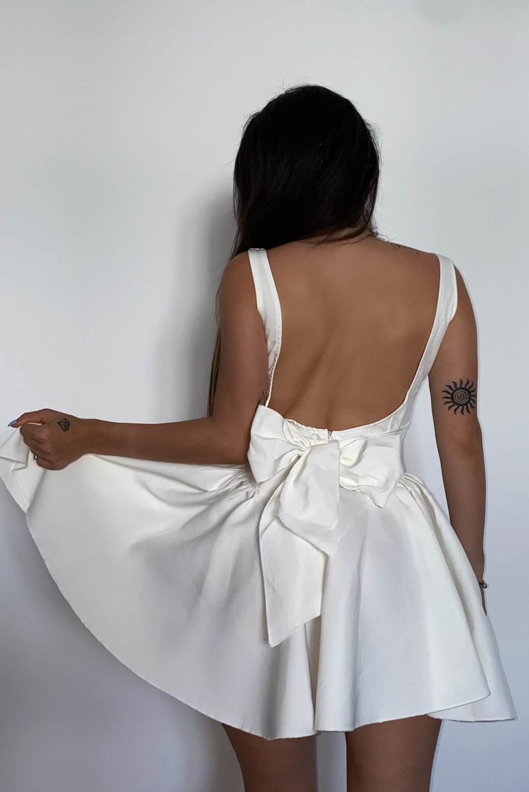 Rochie Ivory 'Cute Angel' - Rochie scurta de ocazie ivory cu spatele gol si detaliu cu fundita