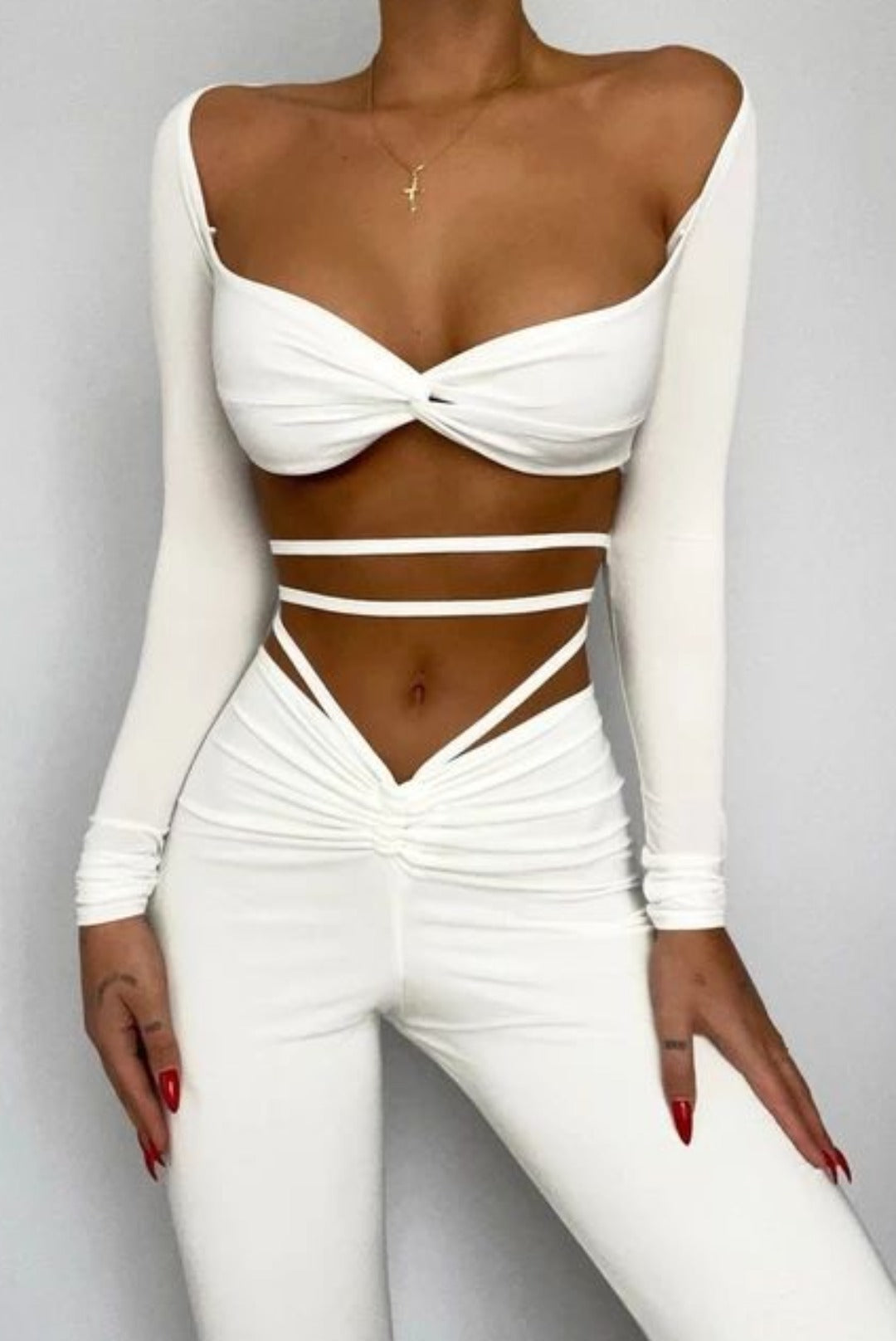 Compleu 'Cosy Babe' Alb - Compleu dama alb din doua piese crop top cu maneca lunga si pantaloni evazati cu snururi