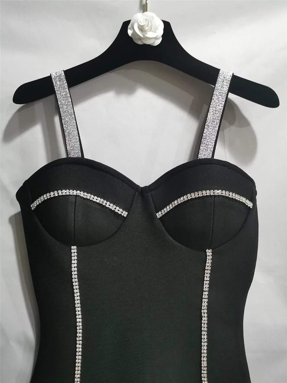 ROCHIE ‘PORTJARTIER’ -Rochie scurta neagra cu cupe si detalii pietre stralucitoare