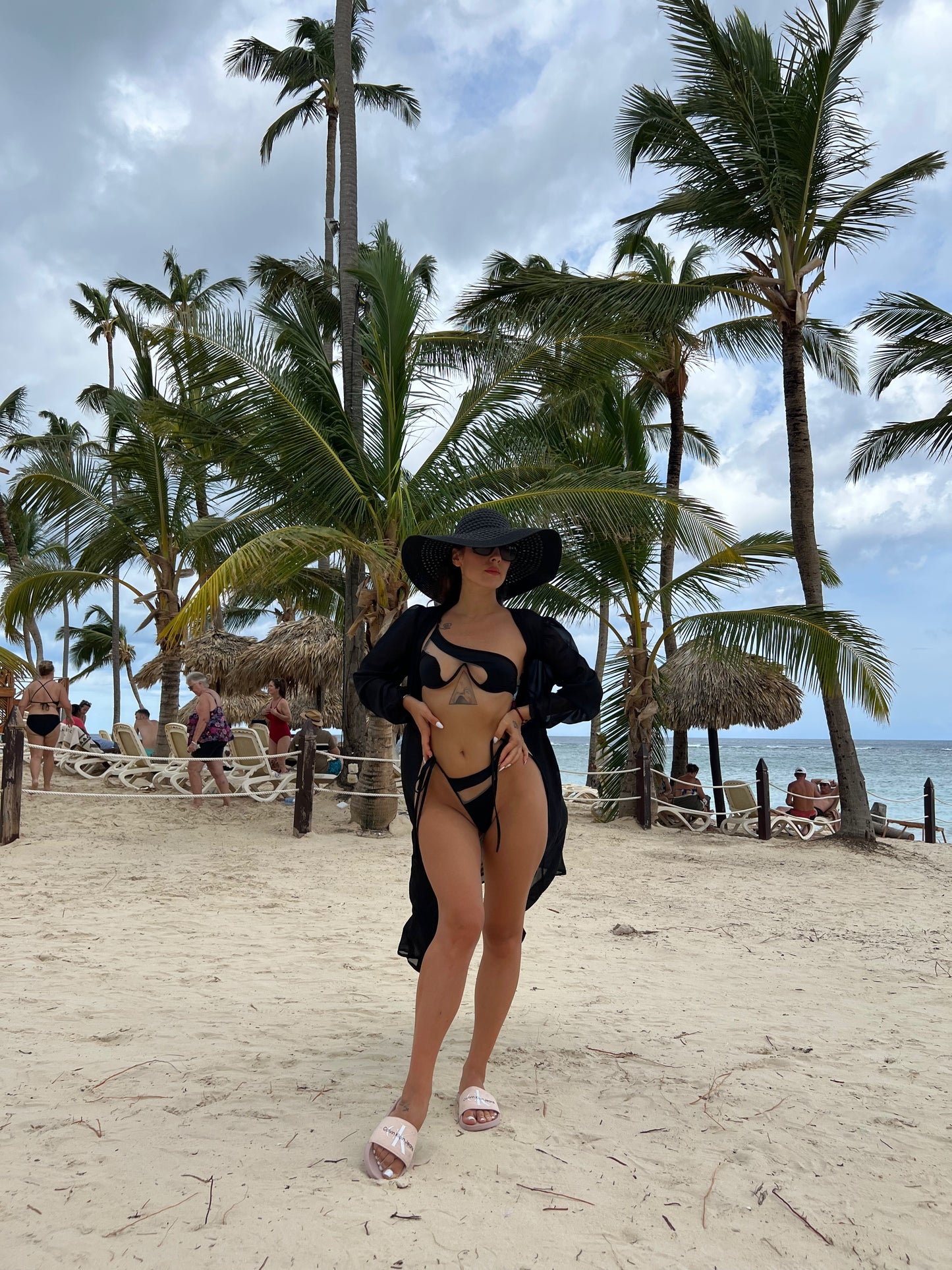 Costum de baie din doua piese "Black & Nude" cu detalii din plasa
