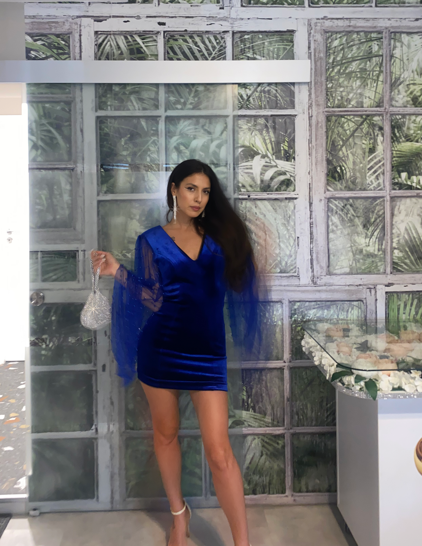 Rochie 'Blue Pearls' din catifea si maneci din tulle cu perle
