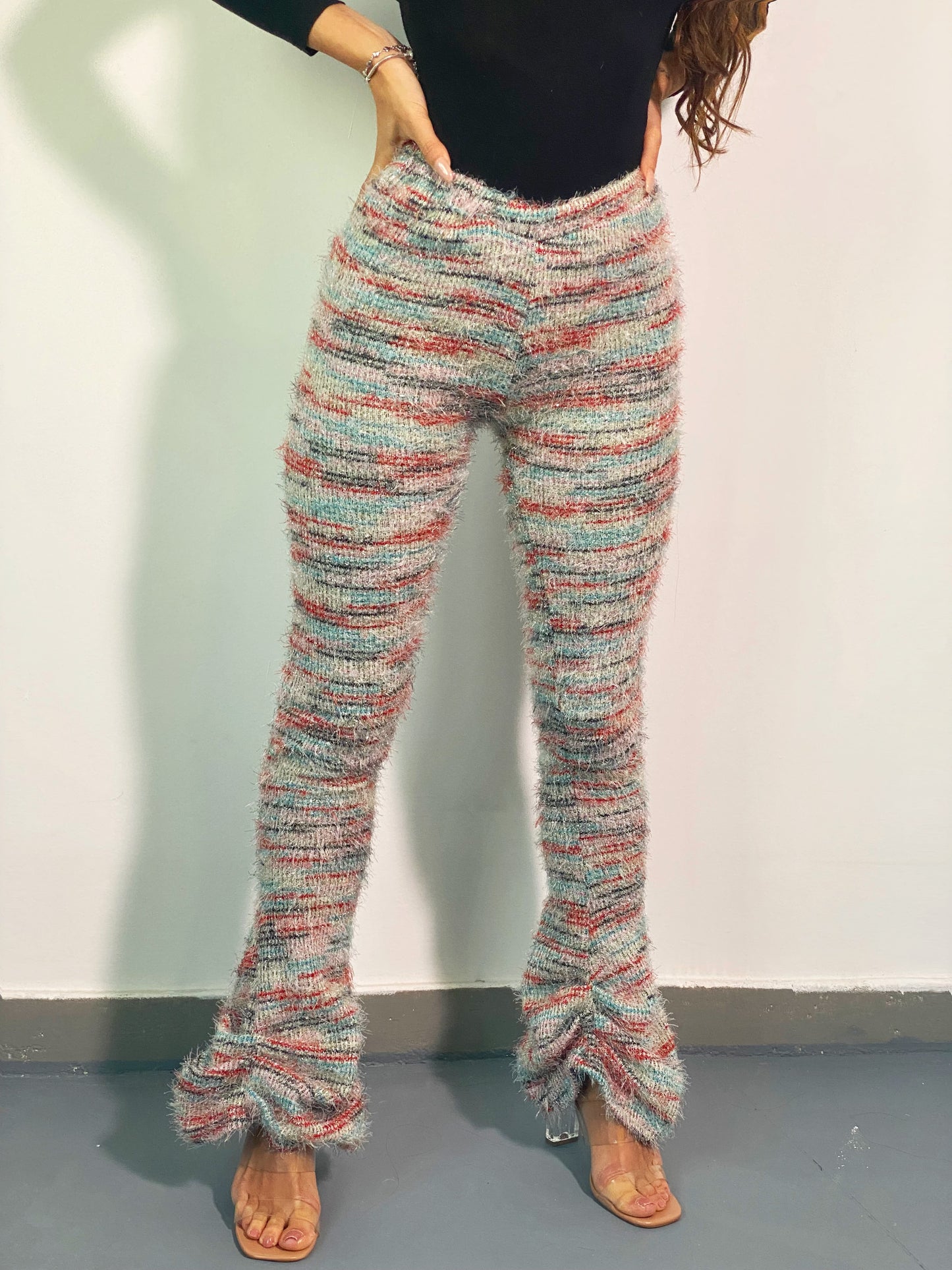 Pantaloni 'Fluffy Colorful' - Pantaloni dama evazati multicolori