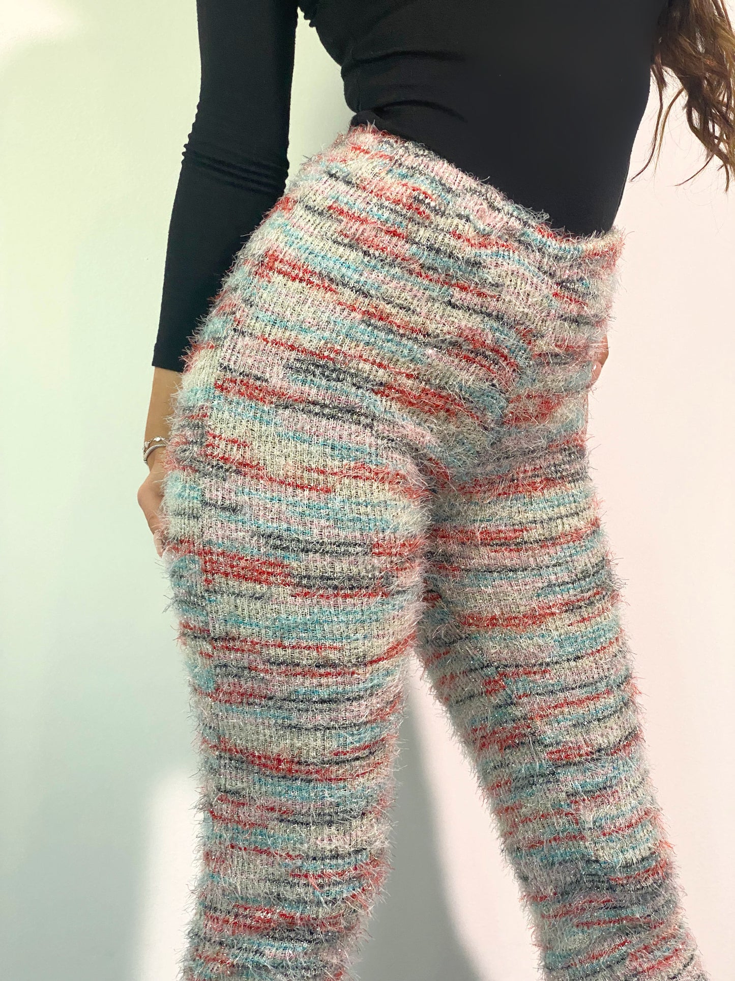 Pantaloni 'Fluffy Colorful' - Pantaloni dama evazati multicolori