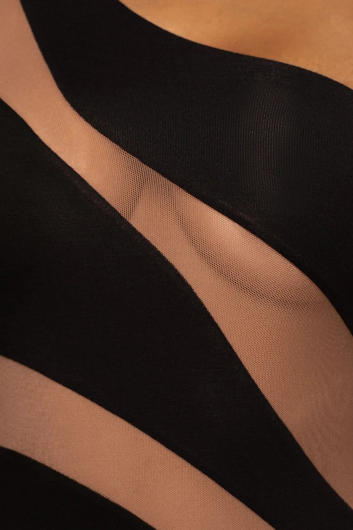 Rochie 'Asymmetrical' Neagra - Rochie neagra, lunga cu detalii din plasa