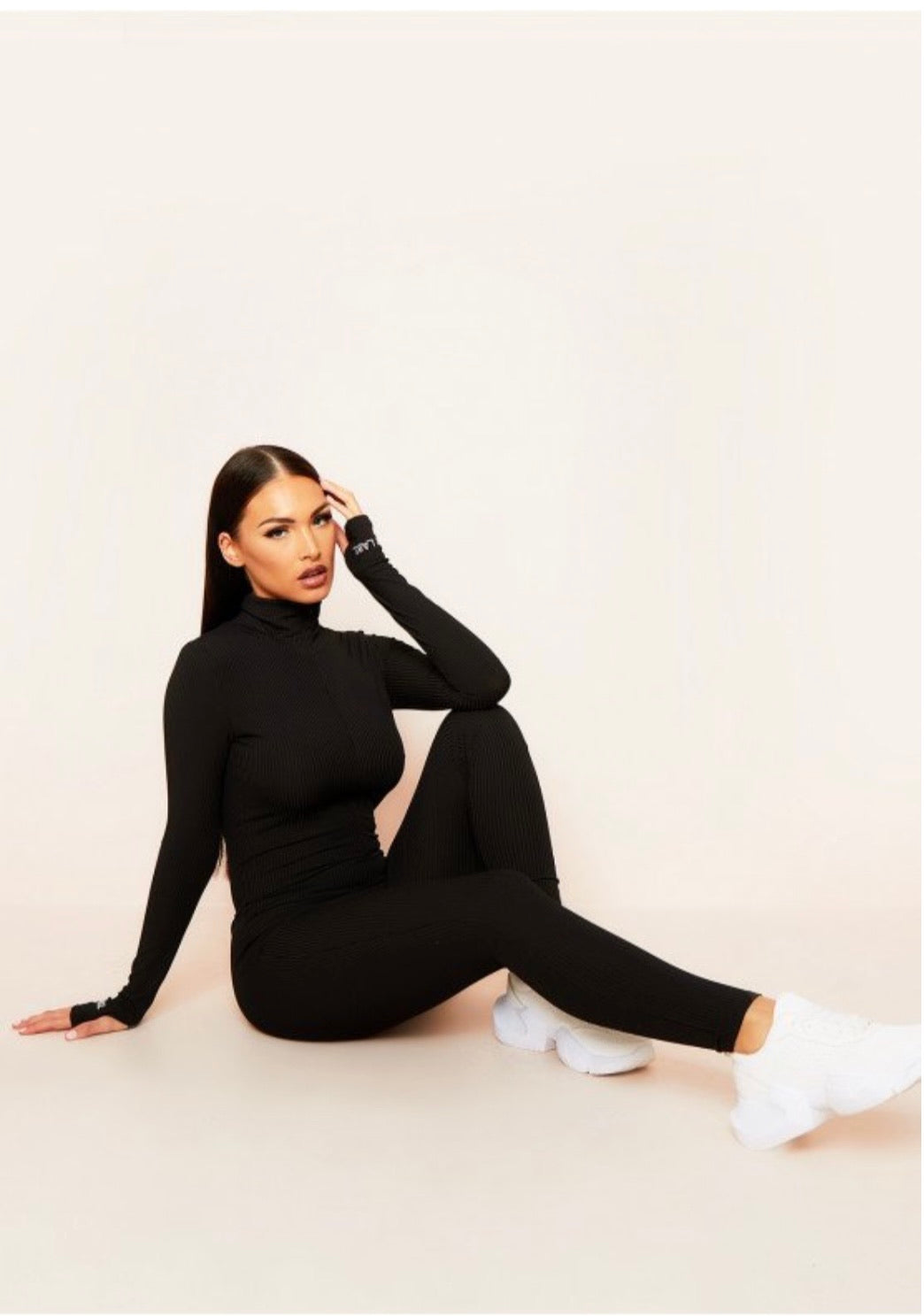 SALOPETA 'SPY' -Salopeta de dama, modelatoare , maneca tip manusa, mulata pe corp,neagra