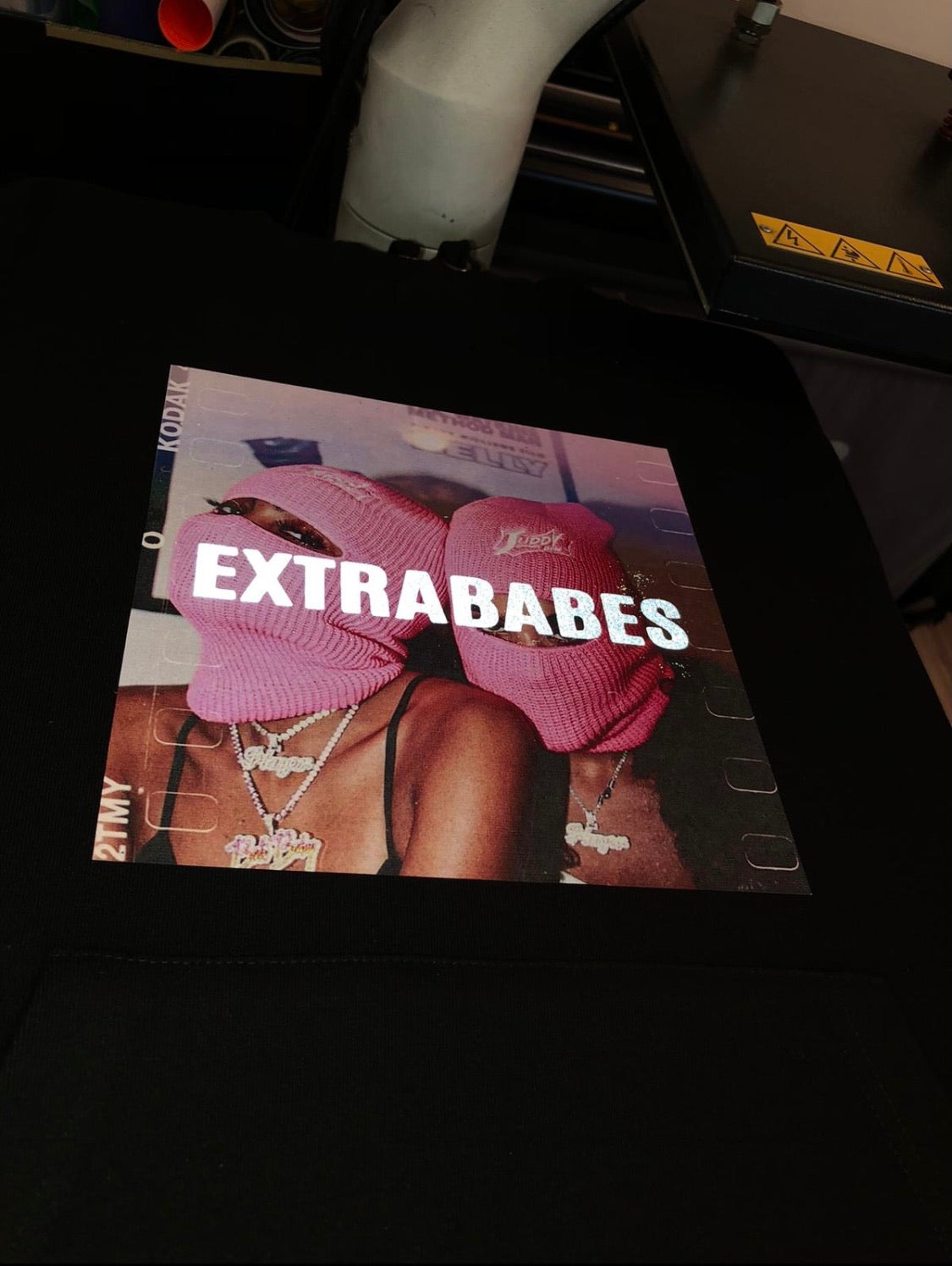 HANORAC 'NOT YOUR BAE' - Hanorac EXTRABABES cu mesaj