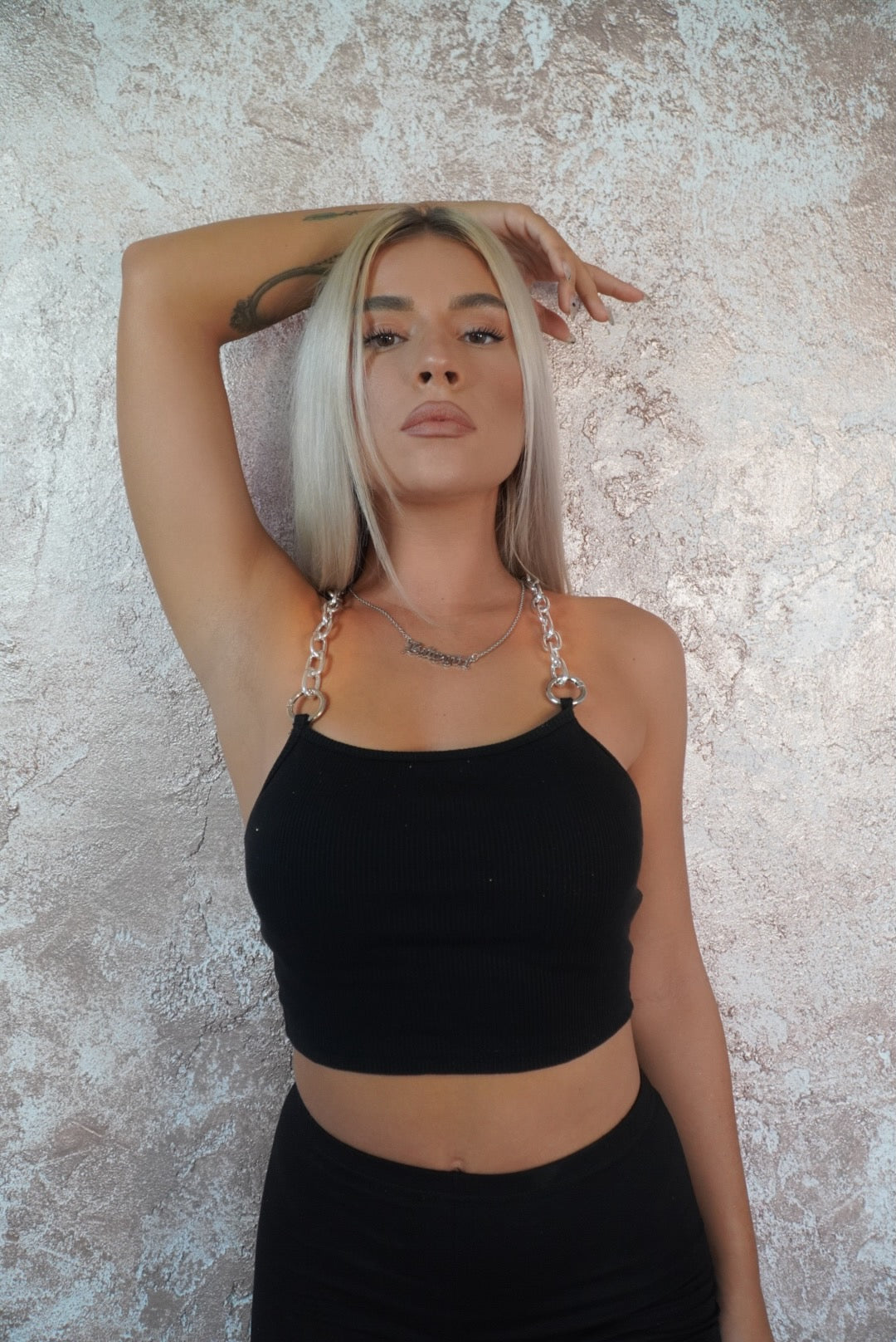 TOP 'ATTITUDE' NEGRU - Top negru cu bretele din lant