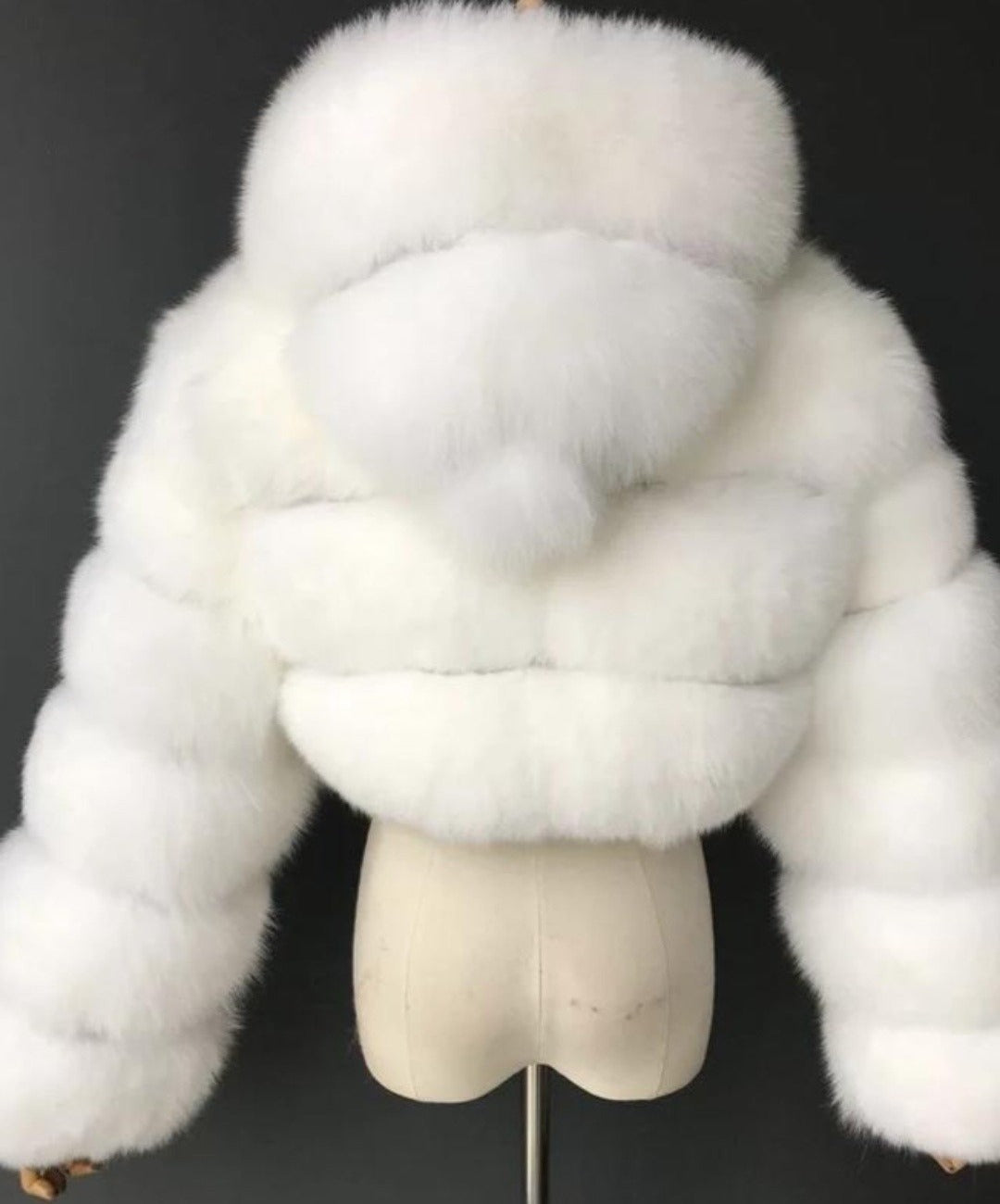 BLANITA 'WHITE FUR' - Blanita scurta cu gluga din blana artificiala alba