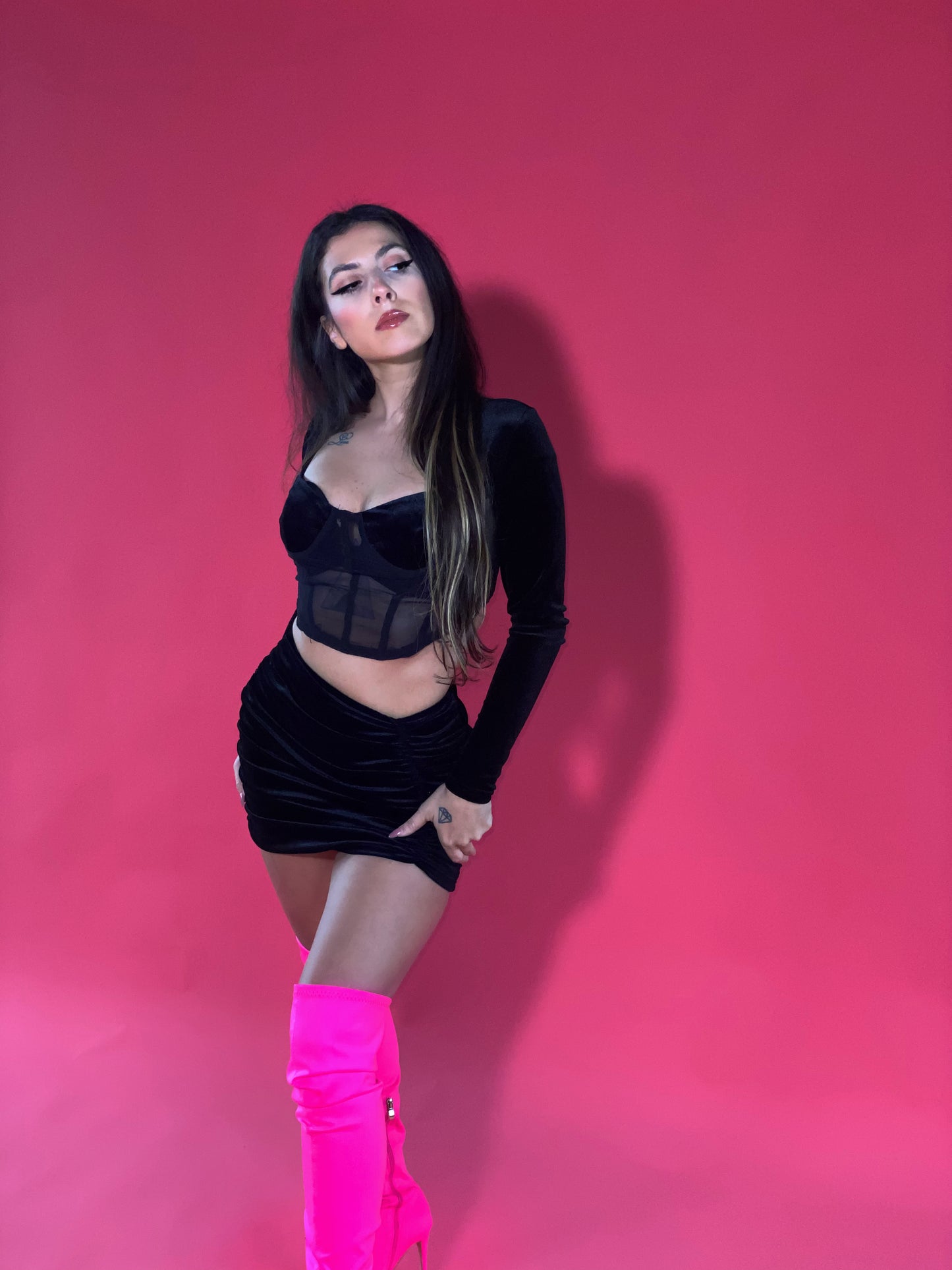 Compleu 'Rosalia' - Compleu dama catifea corset top cu maneca lunga si fusta mini